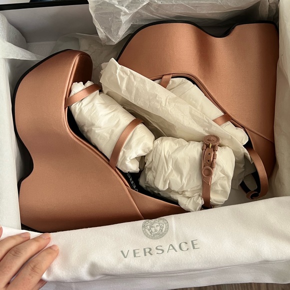 100% AUTH VERSACE * SALE* platform sandals BNIB - Picture 2 of 3